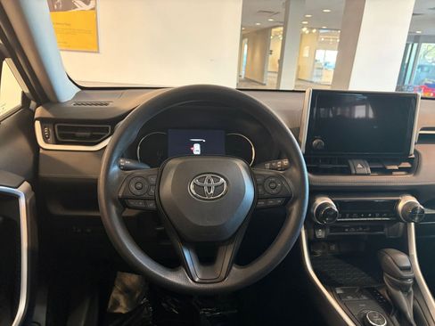 Used 2025 Toyota RAV4 LE image 33