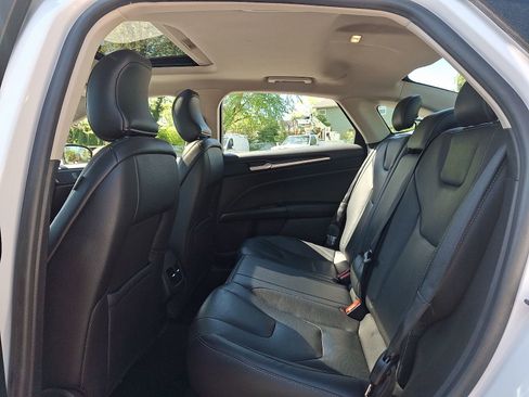 Used 2019 Ford Fusion Titanium AWD/4WD image 11