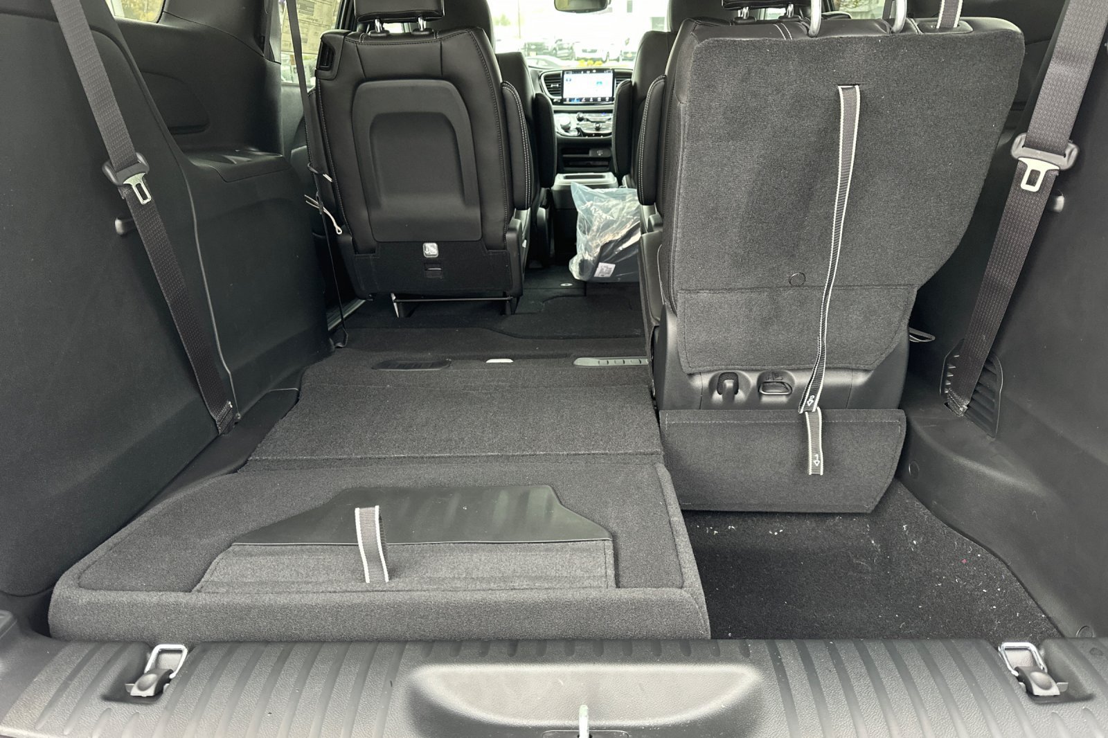 New 2026 Chrysler Pacifica Select w/ S Appearance Package FWD image 19