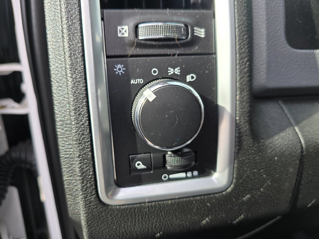 Used 2019 RAM 1500 Classic SLT AWD/4WD image 25