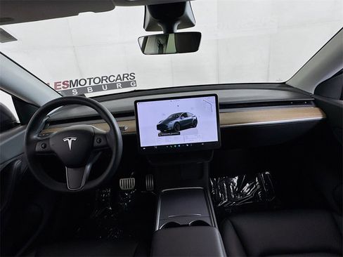 Used 2022 Tesla Model Y Performance image 28