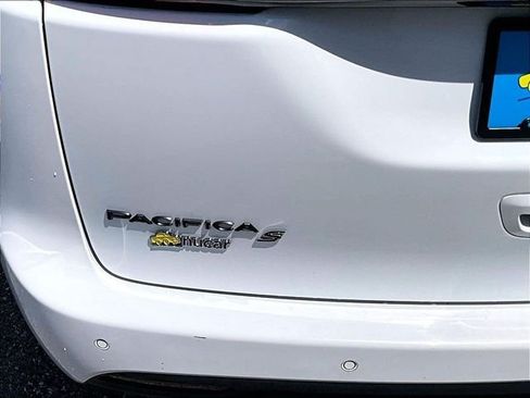 Used 2021 Chrysler Pacifica Touring-L w/ S Appearance Package FWD image 29
