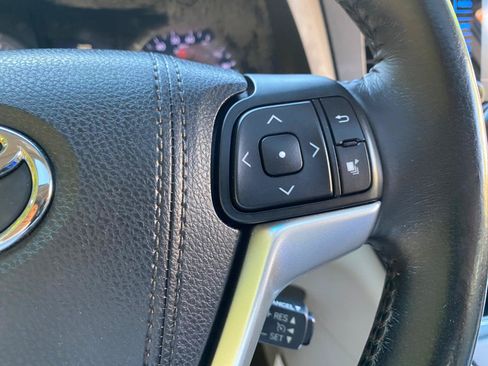 Used 2015 Toyota Sienna XLE Premium FWD image 66