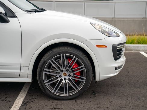 Used 2016 Porsche Cayenne GTS AWD/4WD image 9
