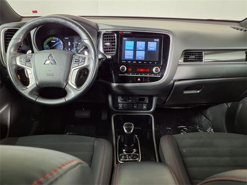 Used 2022 Mitsubishi Outlander LE image 13