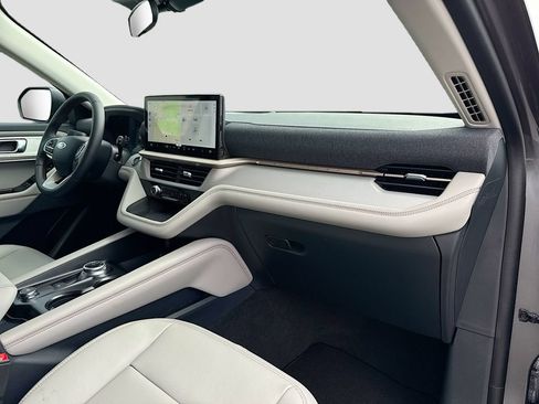 New 2026 Ford Explorer Active w/ Active Comfort Package RWD image 30