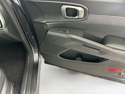 Used 2024 Kia Sorento S image 31