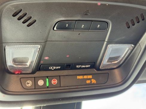 Used 2023 Chevrolet Traverse RS image 19