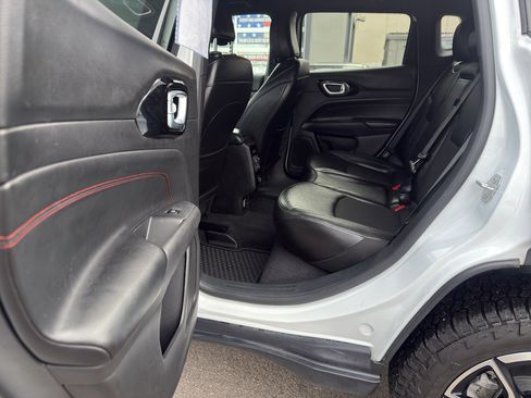 Used 2025 Jeep Compass Trailhawk image 15