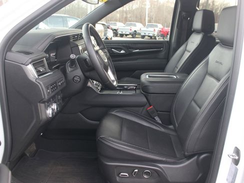 Used 2024 GMC Yukon XL Denali w/ Max Trailering Package image 18