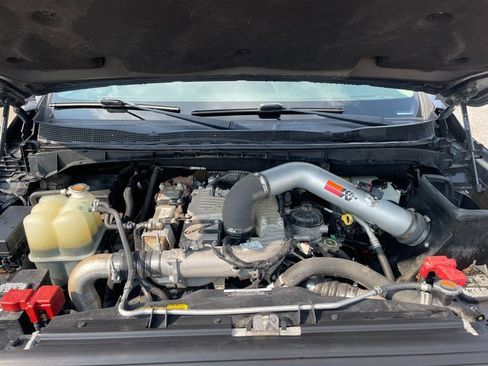 Used 2017 Nissan Titan SV image 18