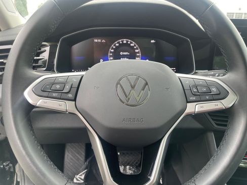 Used 2025 Volkswagen Jetta SE image 28