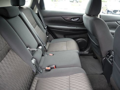 Used 2018 Nissan Rogue S AWD/4WD image 30