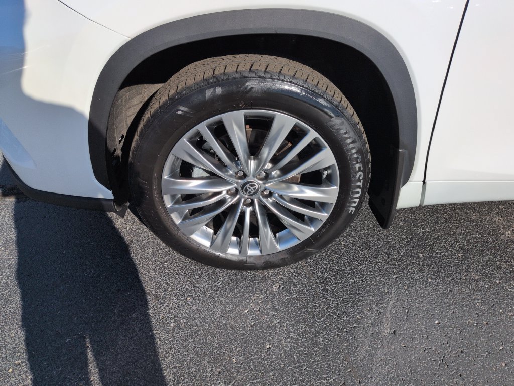 Used 2024 Toyota Highlander Platinum AWD/4WD image 27