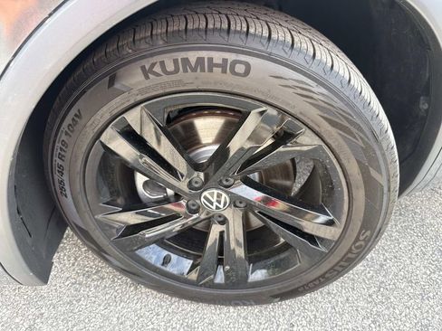 Used 2023 Volkswagen Tiguan SE R-Line image 10