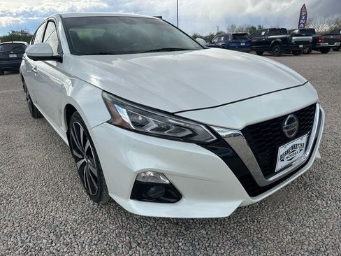 Used 2019 Nissan Altima 2.5 Platinum AWD/4WD image 2