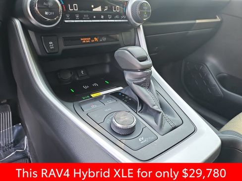 Used 2022 Toyota RAV4 XLE AWD/4WD image 39