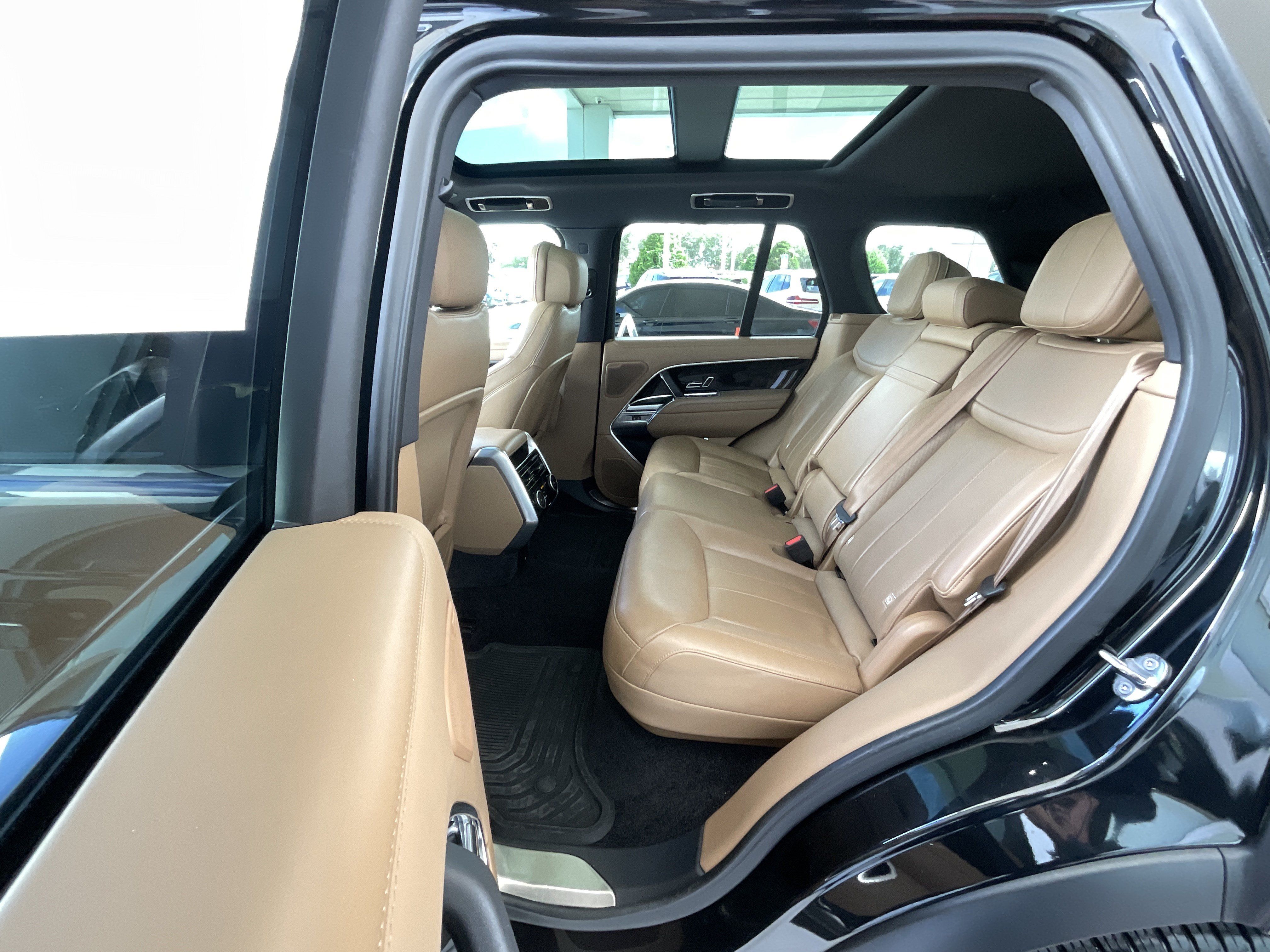 Used 2024 Land Rover Range Rover SE AWD/4WD image 25
