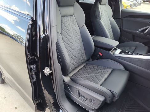 Used 2025 Audi SQ5 Prestige AWD/4WD image 31