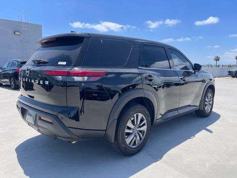 Used 2025 Nissan Pathfinder S FWD image 4