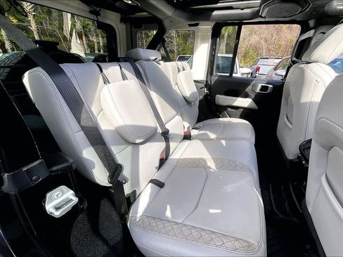 Used 2021 Jeep Wrangler Unlimited Sahara image 21