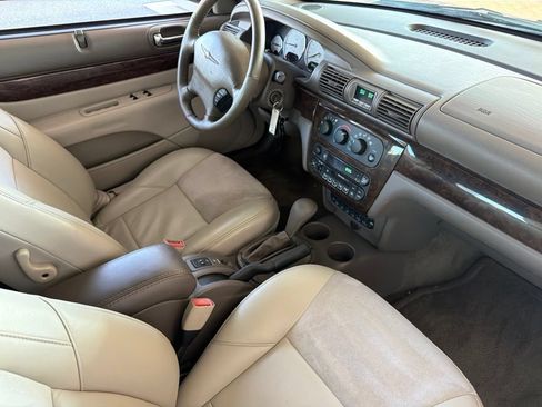 Used 2004 Chrysler Sebring Limited FWD image 25