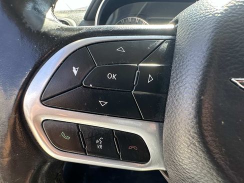 Used 2019 Chrysler 300 Touring w/ Sport Appearance Package RWD image 15