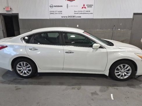 Used 2013 Nissan Altima 2.5 S FWD image 2