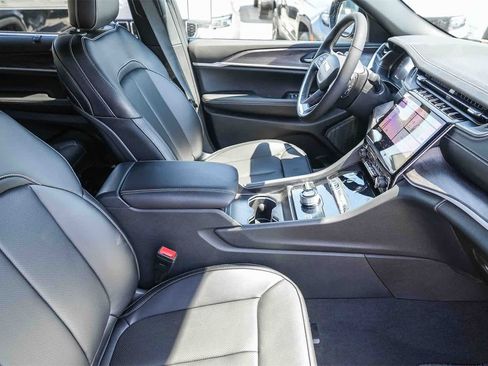 New 2025 Jeep Grand Cherokee L Limited w/ Luxury Tech Group II image 16