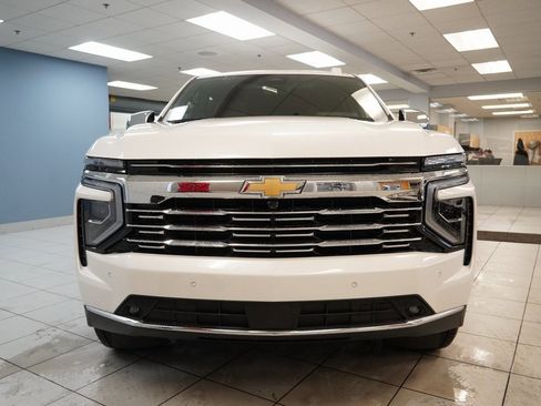 New 2025 Chevrolet Suburban Premier image 18