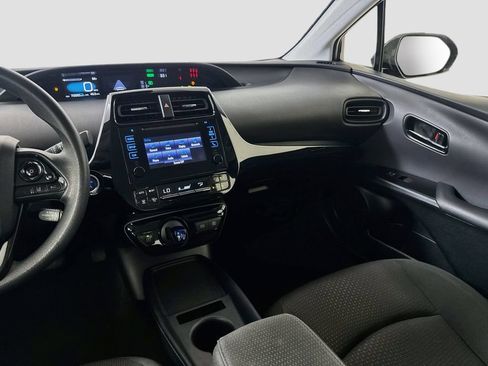 Used 2019 Toyota Prius LE AWD/4WD image 21