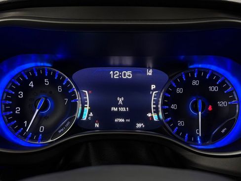 Used 2020 Chrysler Pacifica Touring-L Plus w/ Tire & Wheel Group image 16