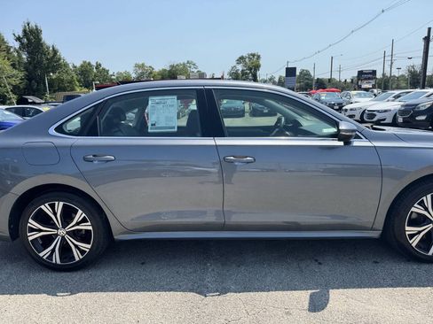 Used 2021 Volkswagen Passat 2.0T SE FWD image 4