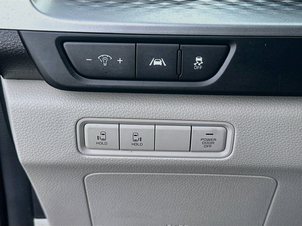 Used 2023 Kia Carnival LX FWD image 10