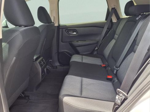 Certified 2025 Nissan Rogue SV FWD image 12