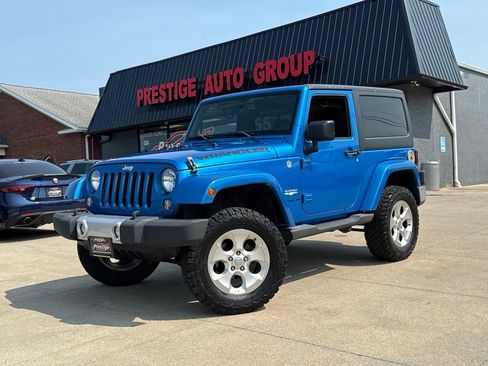 Used 2015 Jeep Wrangler Sahara w/ Connectivity Group AWD/4WD image 18