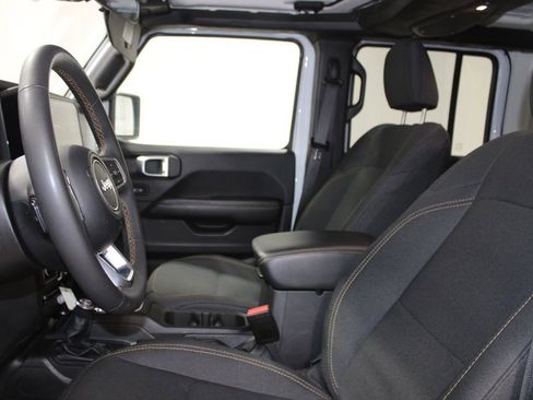 Used 2025 Jeep Wrangler Unlimited Sahara AWD/4WD image 13