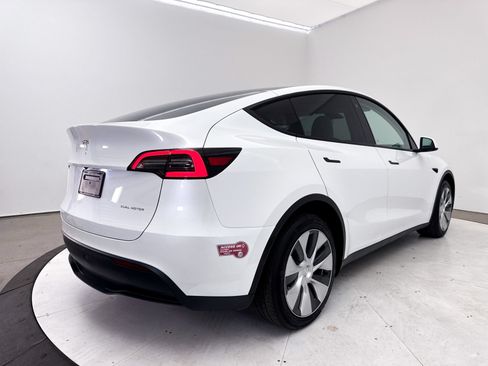 Used 2023 Tesla Model Y Long Range AWD/4WD image 18