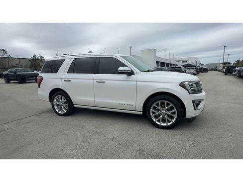 Used 2018 Ford Expedition Platinum image 2