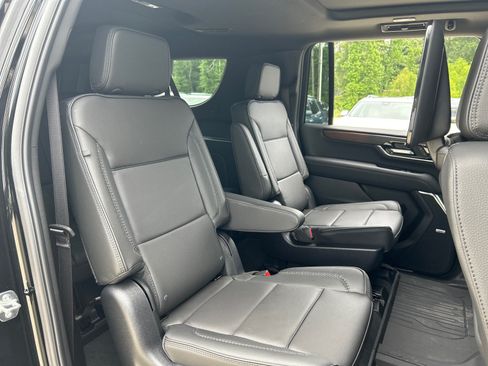 New 2026 GMC Yukon XL Denali w/ Denali Reserve Package RWD image 18