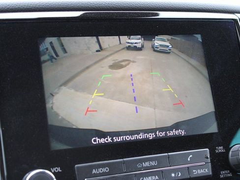 Used 2024 Nissan Titan SV w/ SV Convenience Package image 7