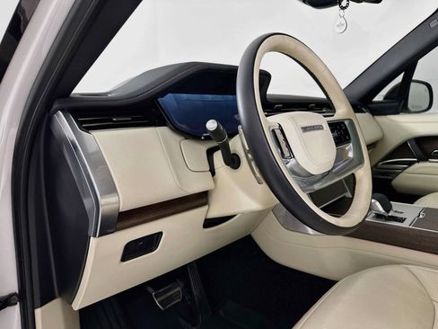 Used 2025 Land Rover Range Rover SE AWD/4WD image 10