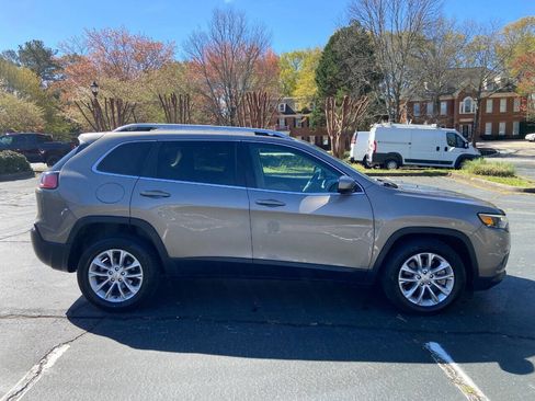 Used 2019 Jeep Cherokee Latitude w/ Popular Appearance Group image 5