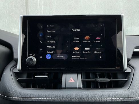 Used 2025 Toyota RAV4 XLE image 31