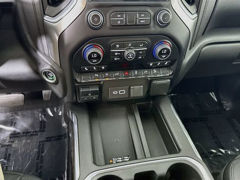 Used 2021 Chevrolet Silverado 1500 LTZ w/ LTZ Convenience Package II AWD/4WD image 8