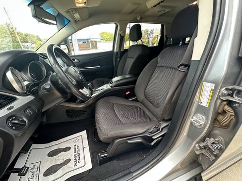 Used 2017 Dodge Journey SE w/ Flexible Seating Group FWD image 10