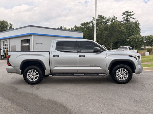 Used 2022 Toyota Tundra SR5 AWD/4WD image 13