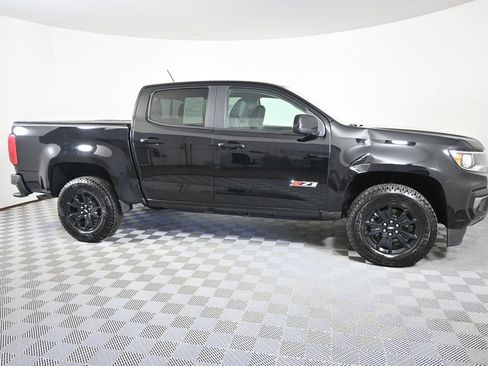 Used 2022 Chevrolet Colorado Z71 w/ Z71 Midnight Edition AWD/4WD image 9