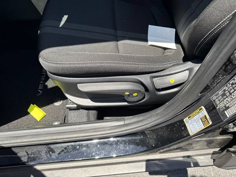 Certified 2025 Hyundai Venue SEL FWD image 5