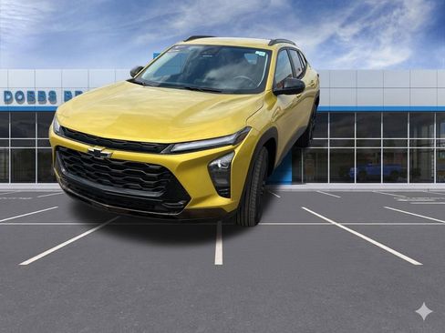 Used 2025 Chevrolet Trax ACTIV image 2